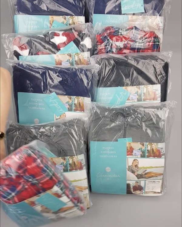 Фотография  454 - Халаты, комбинезоны (семейный) СТОК CAN#10 кг, ЛОТ №4448 оптом в Вологде и Вологодской области