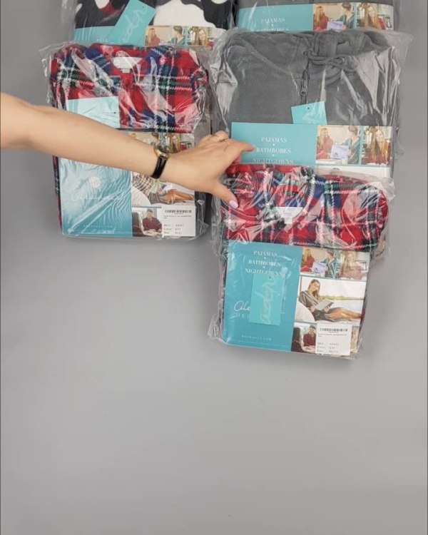 Фотография  843 - Халаты, комбинезоны (семейный) СТОК CAN#10 кг, ЛОТ №4451 оптом в Вологде и Вологодской области