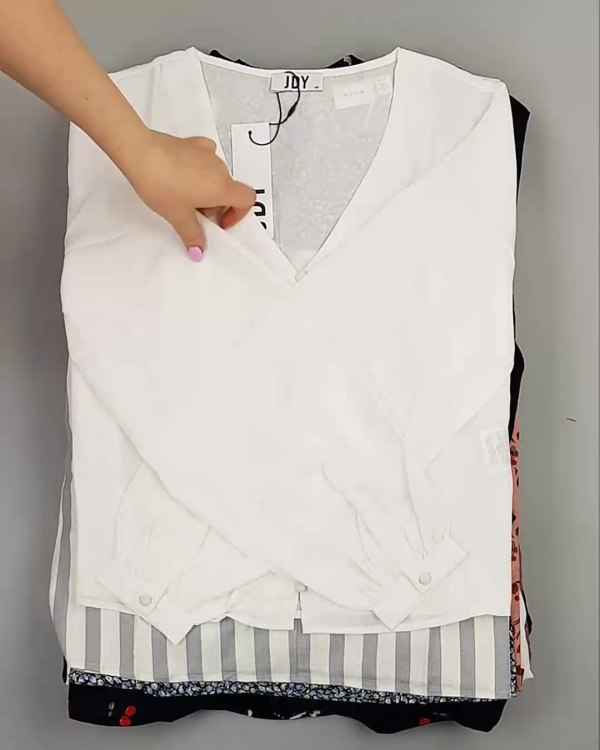 Фотография  743 - Блузки Bestseller 44#5 кг, ЛОТ №6084 оптом в Вологде и Вологодской области