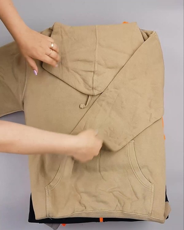 Фотография  777 - Толстовки СТОК CAN 0424#10 кг, ЛОТ №6425 оптом в Вологде и Вологодской области