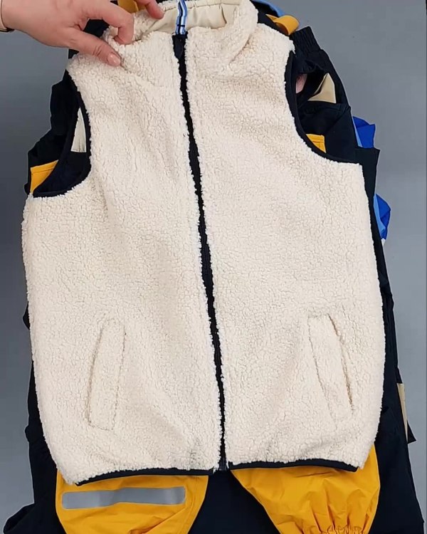 Фотография  936 - Верхняя одежда TCM kids 074#7 кг, ЛОТ №6681 оптом в Вологде и Вологодской области