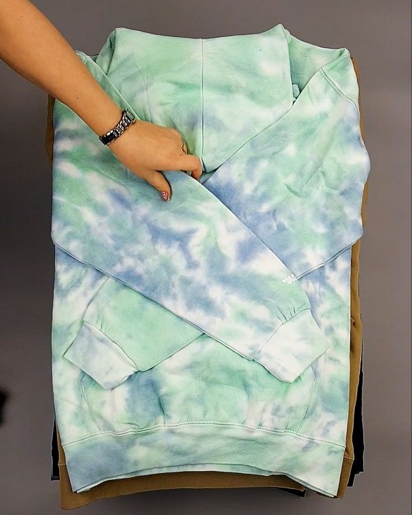 Фотография  948 - Толстовки СТОК CAN 0424#10 кг, ЛОТ №7447 оптом в Вологде и Вологодской области