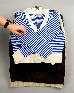 Фотография  795 - Джемпера СТОК CAN 084#7 кг, ЛОТ №7647 оптом в Вологде и Вологодской области