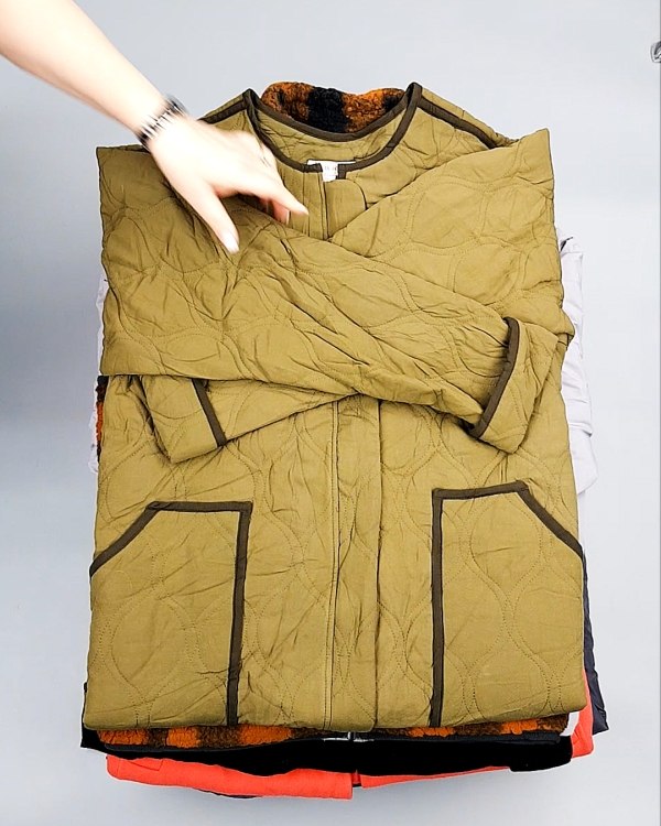 Фотография  937 - Верхняя одежда AMAZON жен 015#10 кг, ЛОТ №7712 оптом в Вологде и Вологодской области