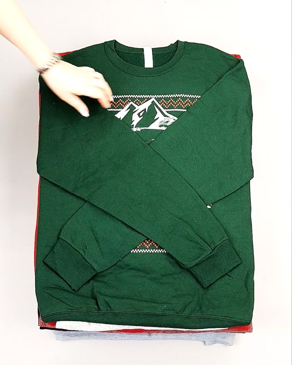 Фотография  706 - SWEATSHIRT CAN 084#10 кг, ЛОТ №7620 оптом в Вологде и Вологодской области