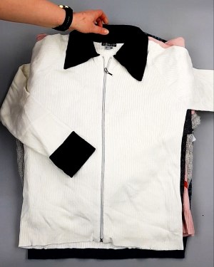 Фотография  439 - Джемпера СТОК CAN 084#7 кг, ЛОТ №7650 оптом в Вологде и Вологодской области