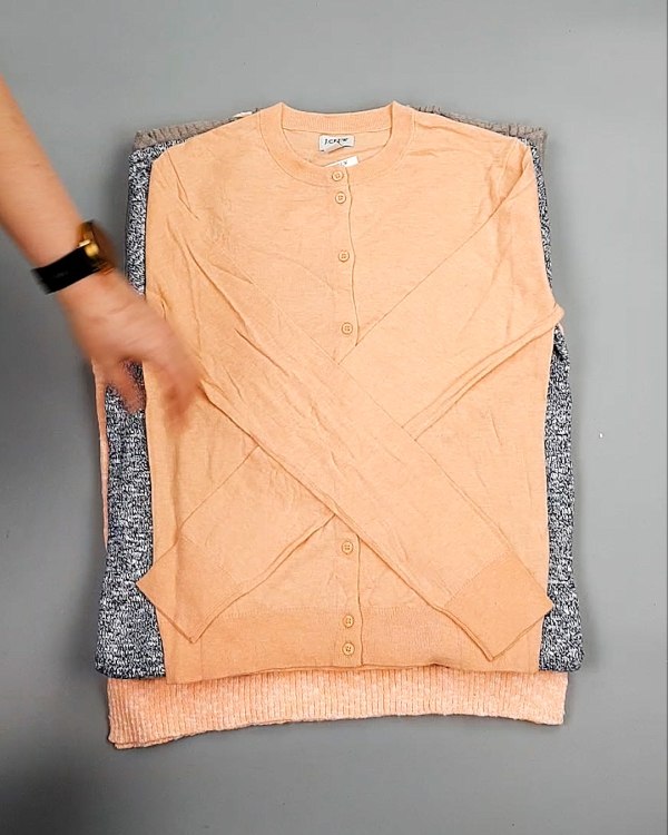 Фотография  804 - Джемпера легкие СТОК CAN 084#7 кг, ЛОТ №7635 оптом в Вологде и Вологодской области