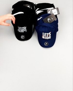 Фотография  690 - Кепки детские CAN 084#5 кг, ЛОТ №7965 оптом в Вологде и Вологодской области