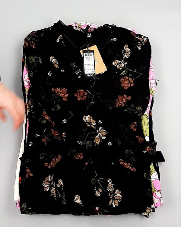 Фотография  712 - Блузки Bestseller 44#5 кг оптом в Вологде и Вологодской области