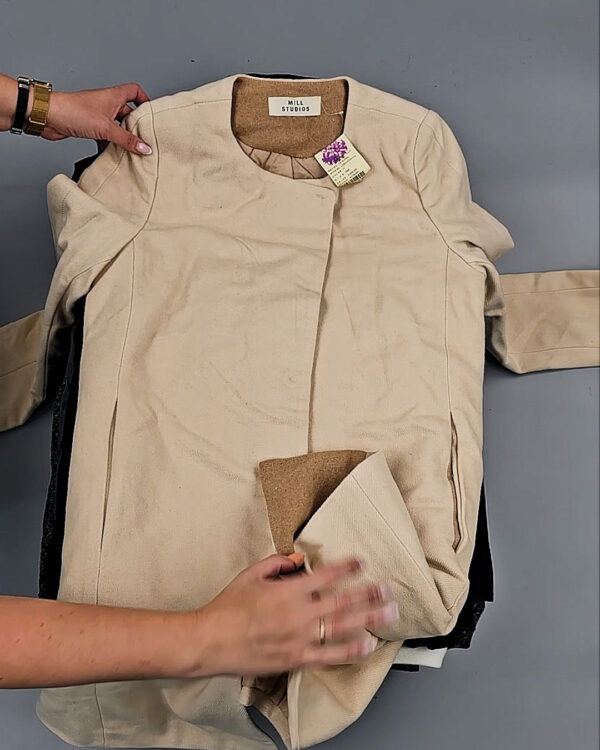 Фотография  893 - Верхняя одежда Корея 085#15 кг, ЛОТ № СТ-9248 оптом в Вологде и Вологодской области