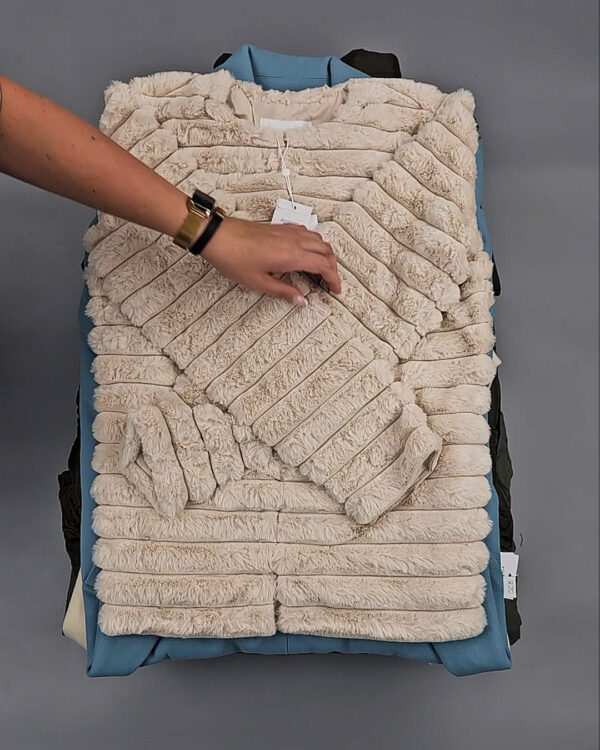 Фотография  445 - Верхняя одежда VILA 104#10 кг, ЛОТ СТ-9320 оптом в Вологде и Вологодской области